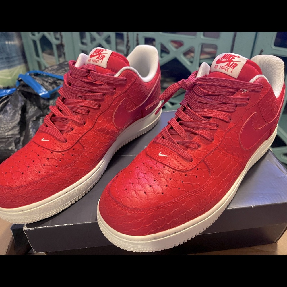 Air Force 1s red size 11.5